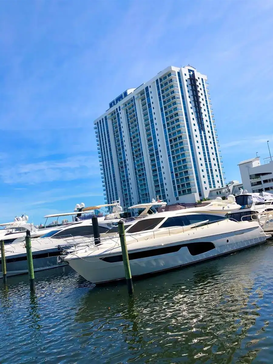 17111 BISCAYNE Boulevard # 1903, North Miami Beach FL 33160 photo 3