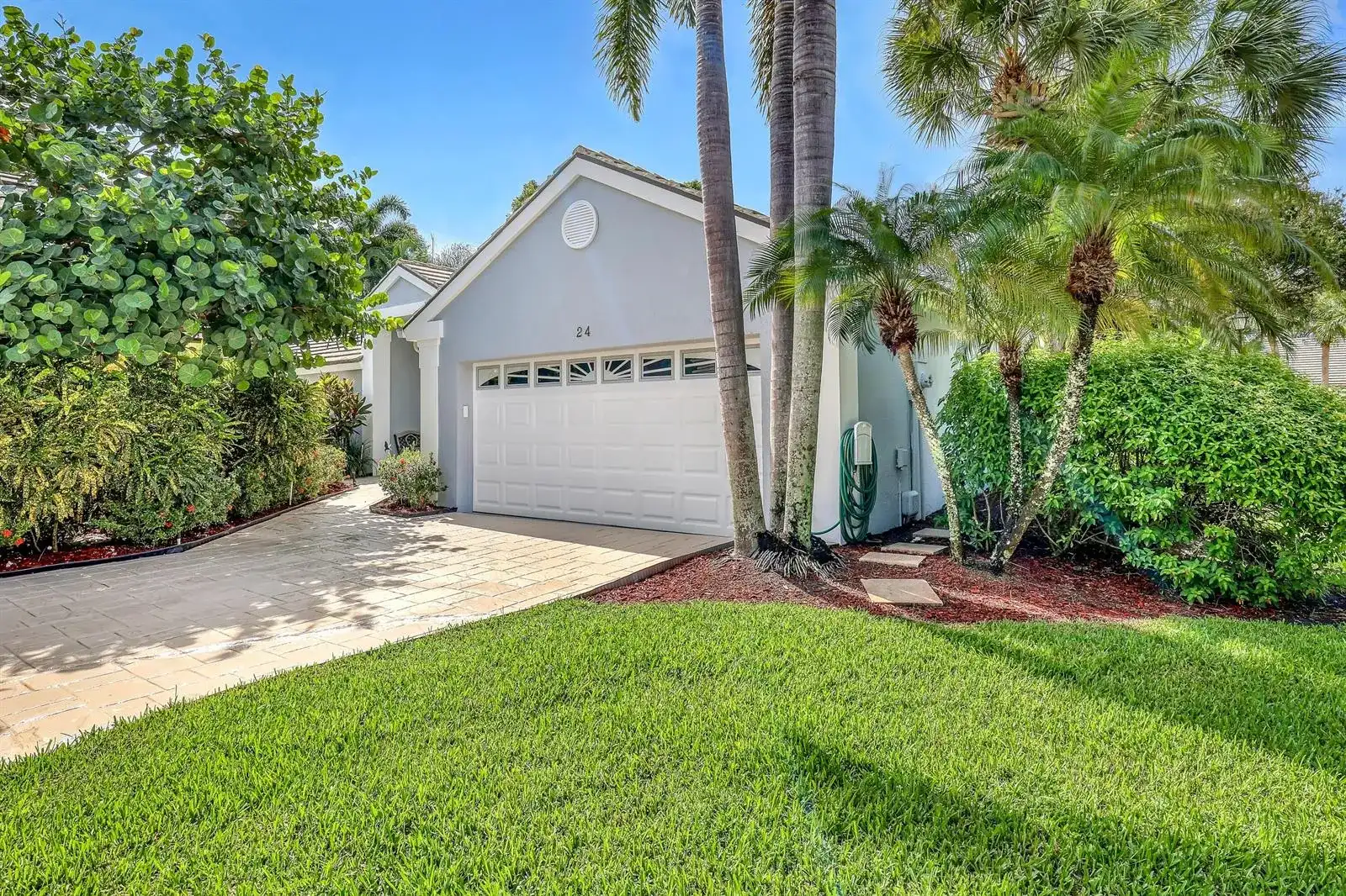 24 ADMIRALS Court, Palm Beach Gardens FL 33418