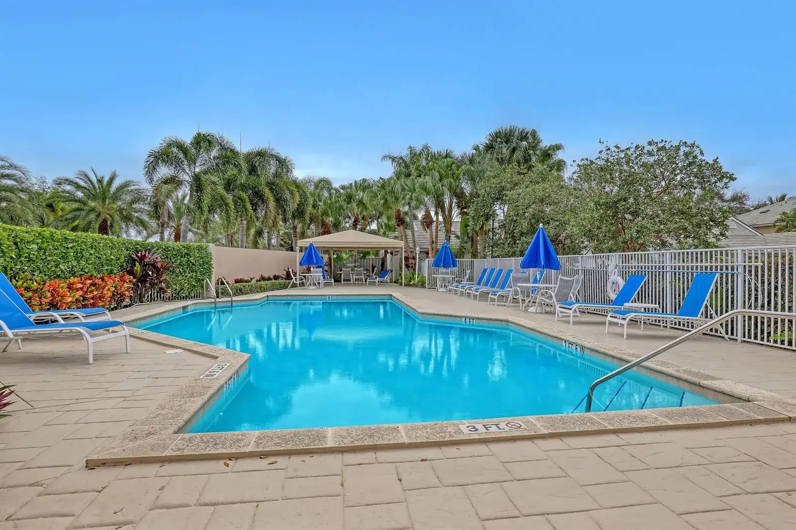 24 ADMIRALS Court, Palm Beach Gardens FL 33418 photo 2