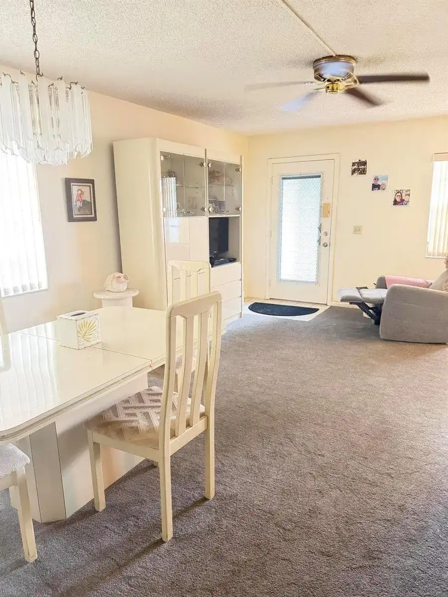 17 Burgundy A, Delray Beach FL 33484 photo 2