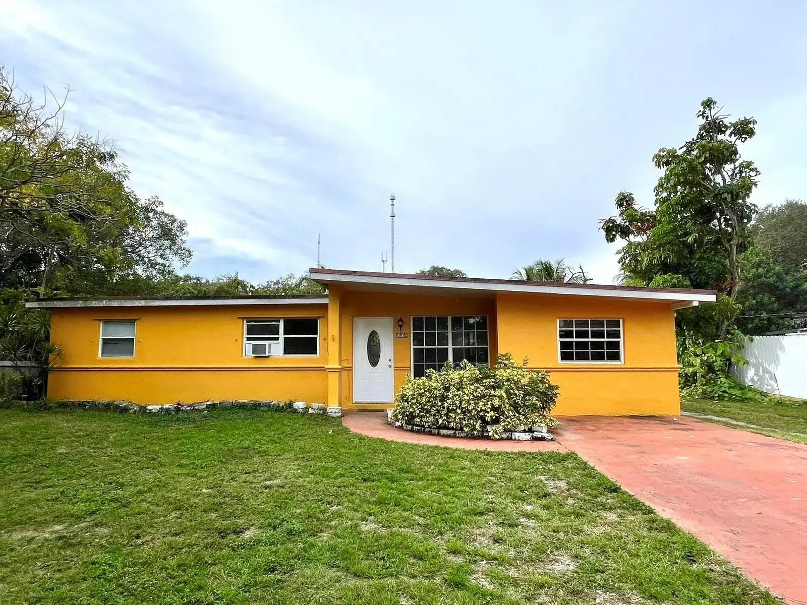 112 NEWTON Road, West Park FL 33023 photo 2