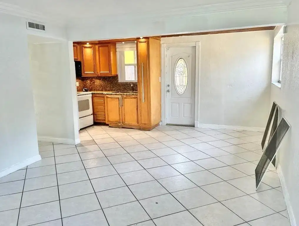112 NEWTON Road, West Park FL 33023 photo 3
