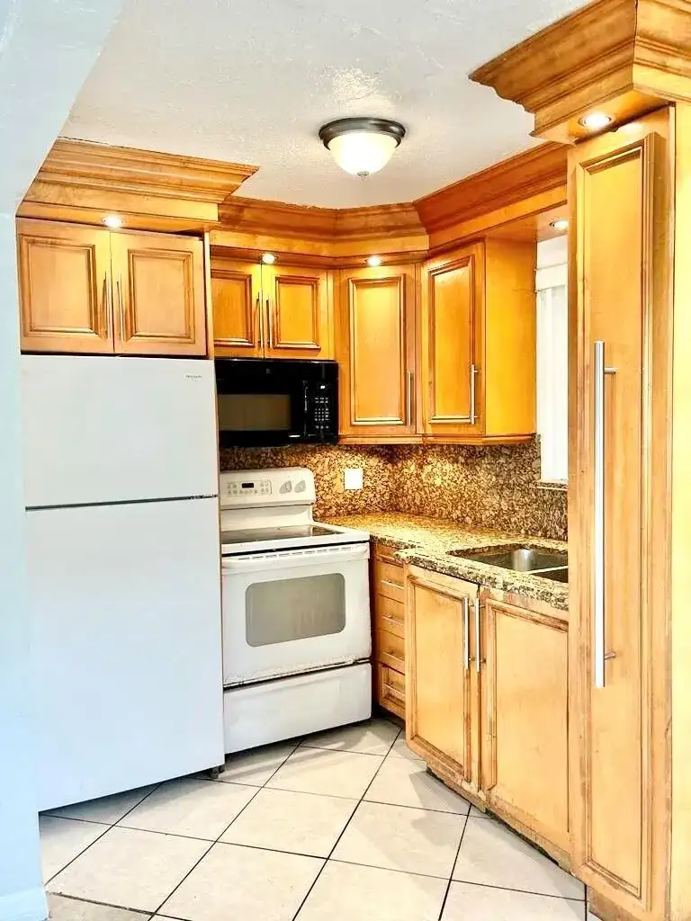 112 NEWTON Road, West Park FL 33023 photo 4
