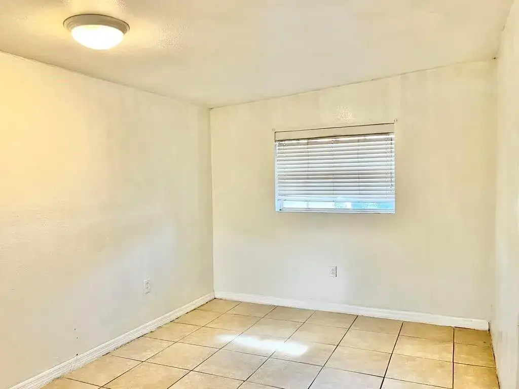 112 NEWTON Road, West Park FL 33023 photo 5