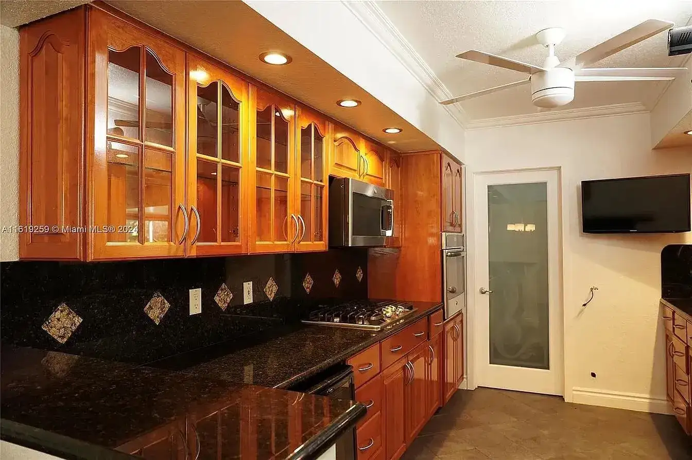 4205 MCKINLEY Street, Hollywood FL 33021 photo 3