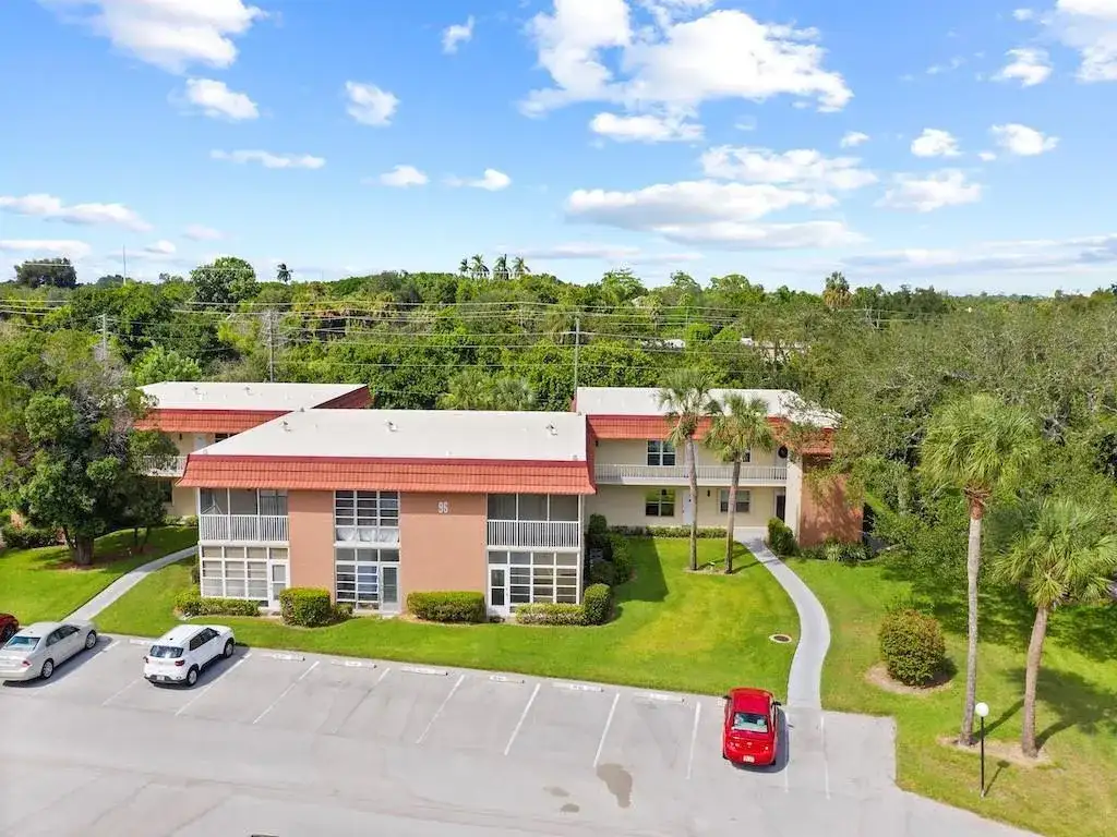 96 SPRING LAKE Drive # 205, Vero Beach FL 32962 photo 2