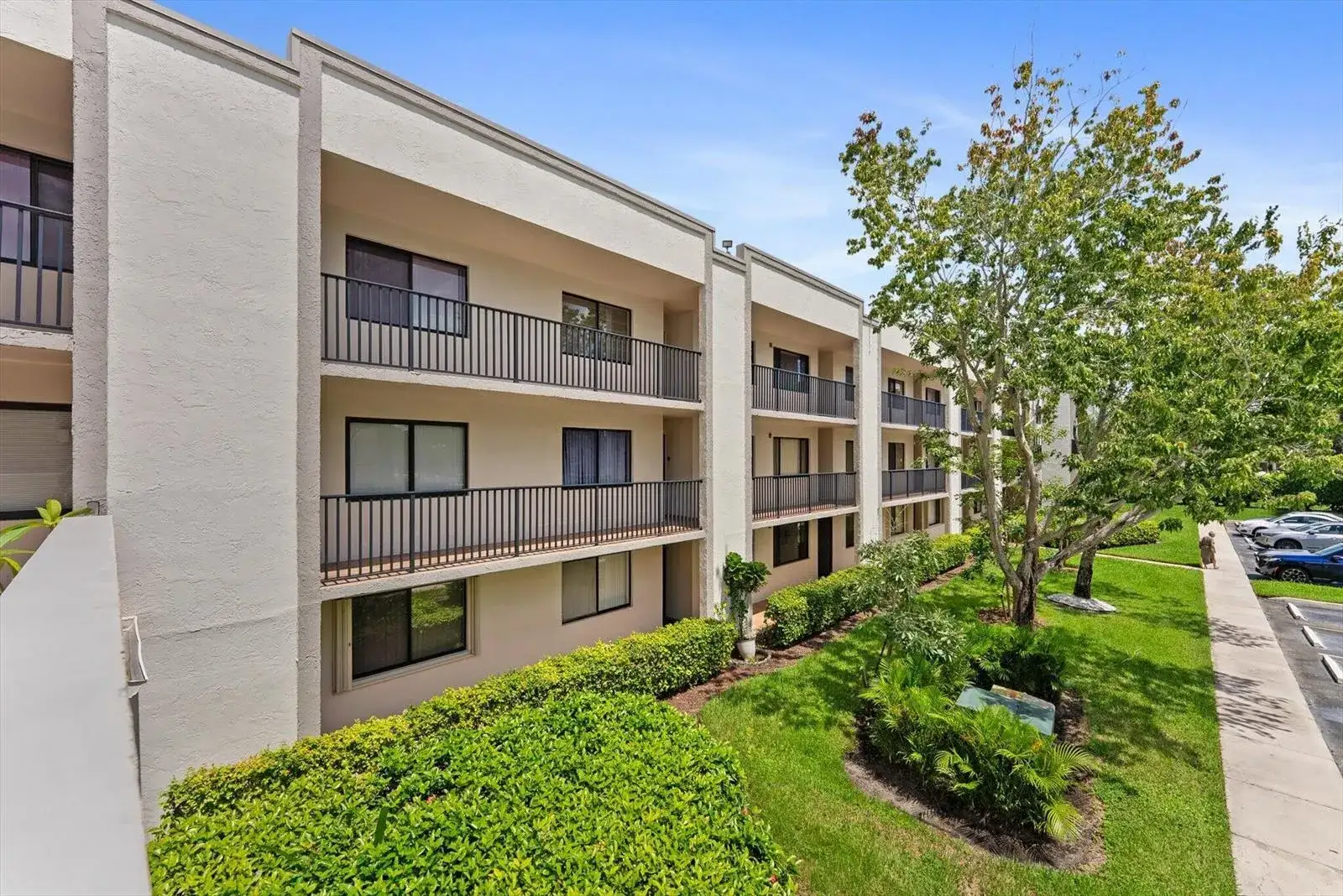 10634 W Clairmont Circle, Tamarac FL 33321 photo 2