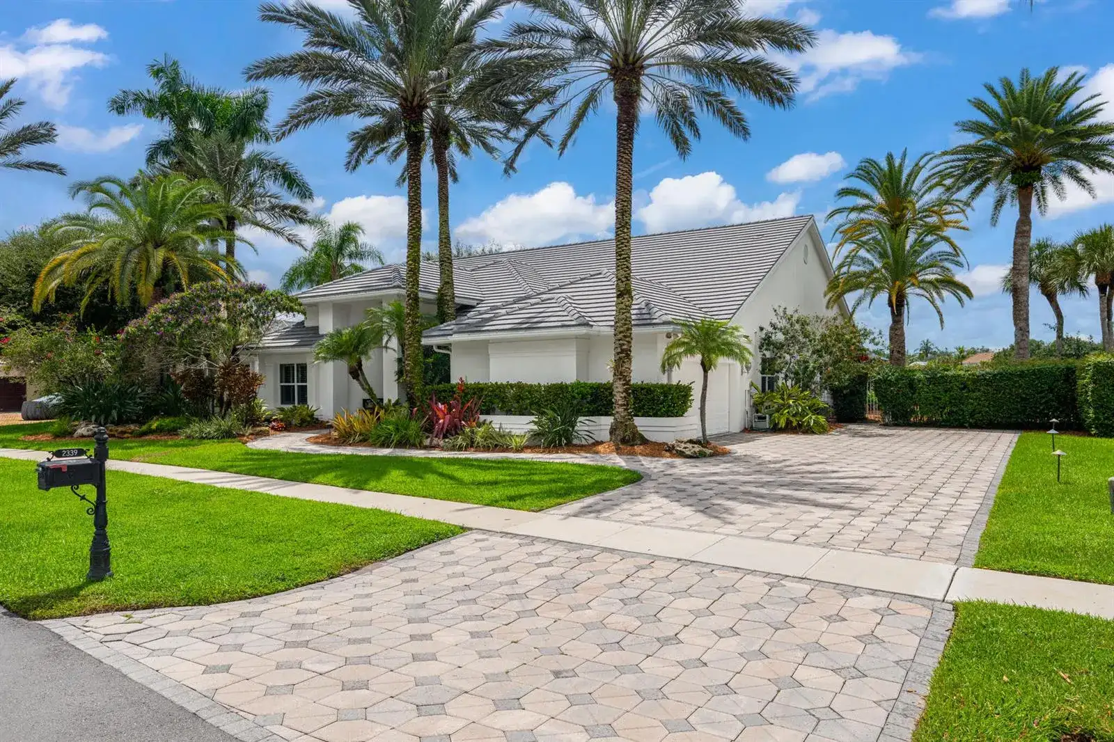 2339 Newbury Drive, Wellington FL 33414 photo 2