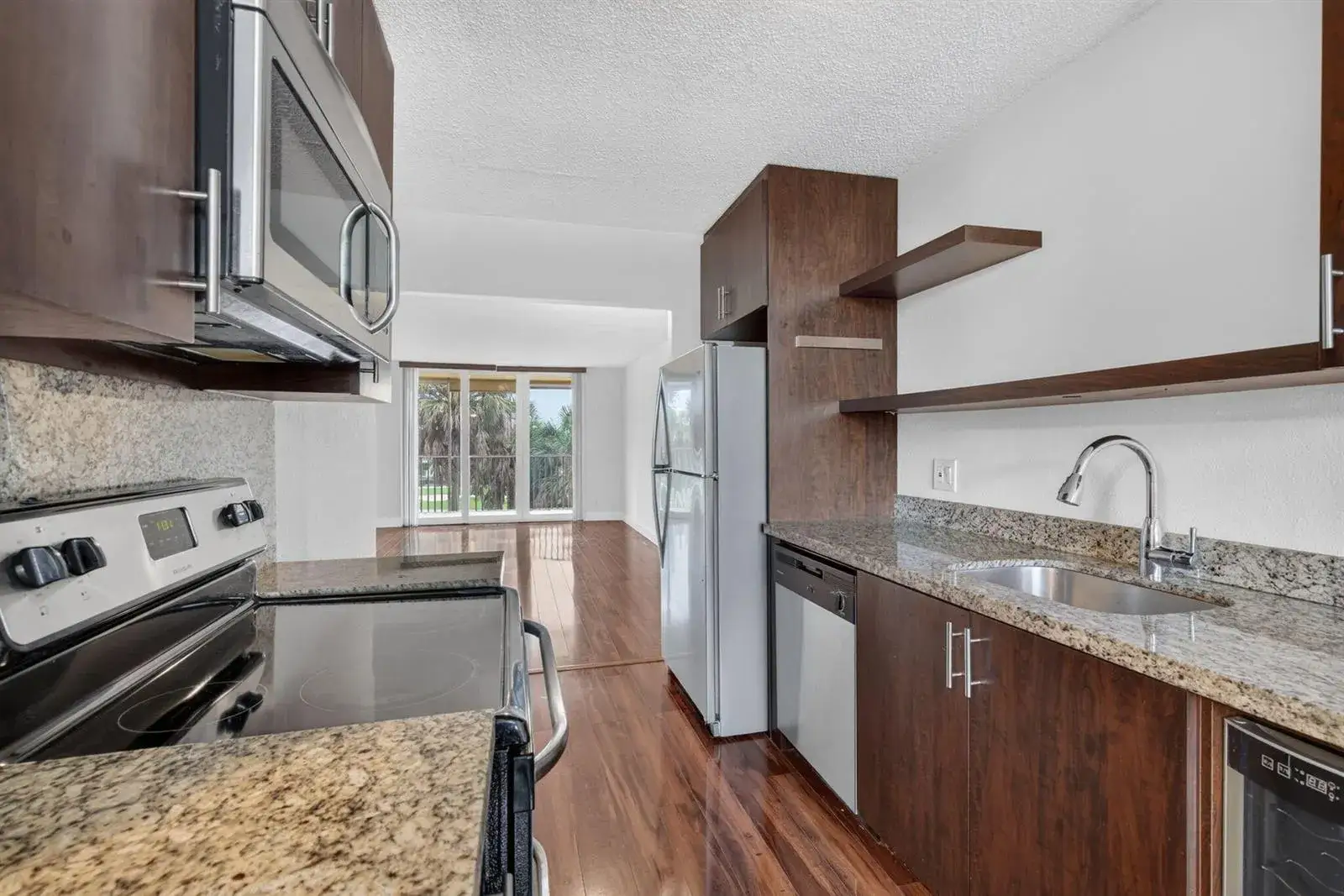 250 Jacaranda Drive # 411, Plantation FL 33324