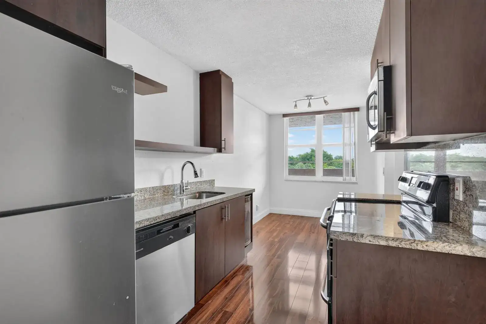 250 Jacaranda Drive # 411, Plantation FL 33324 photo 2