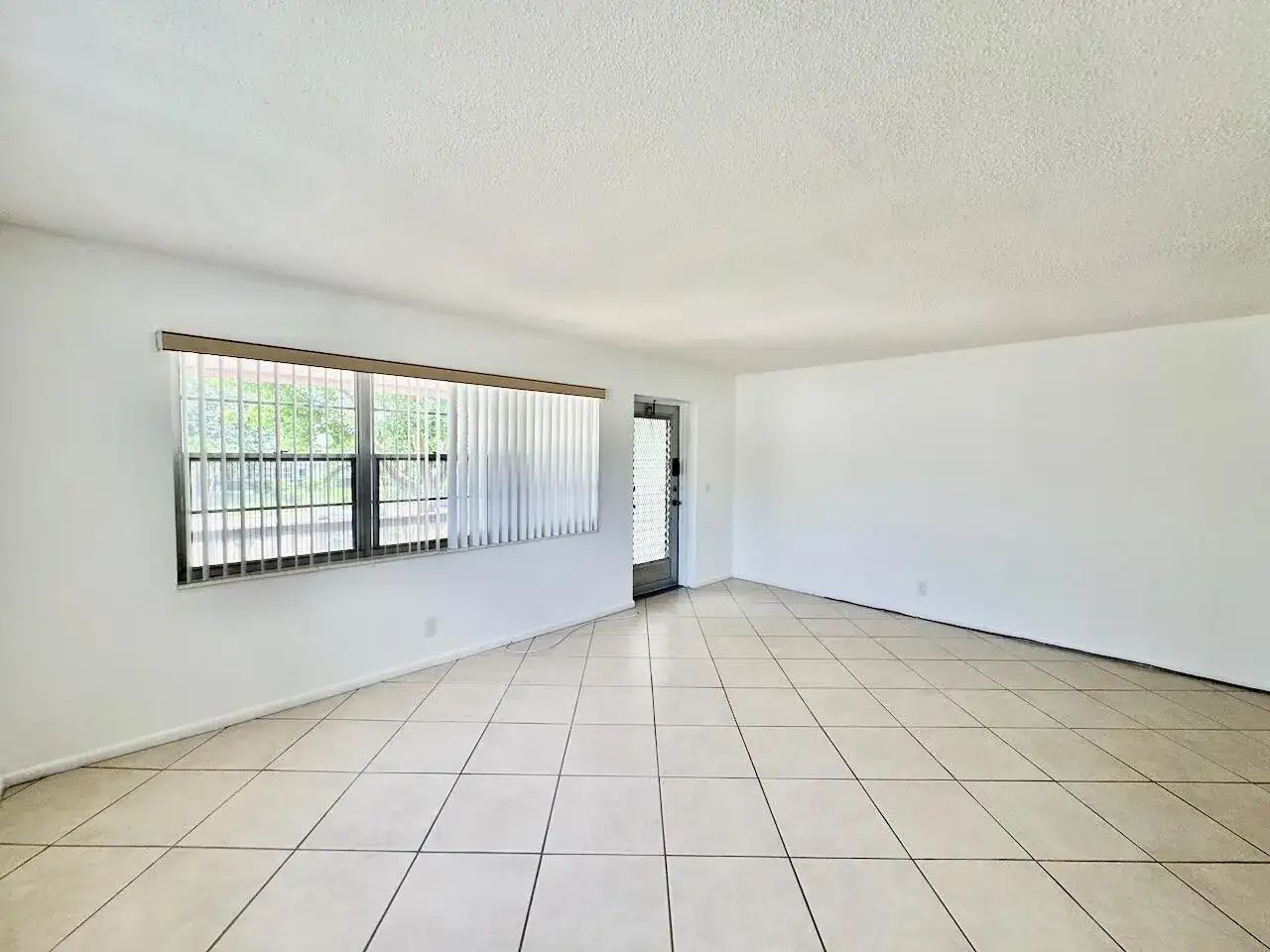 44 CANTERBURY B, West Palm Beach FL 33417 photo 2