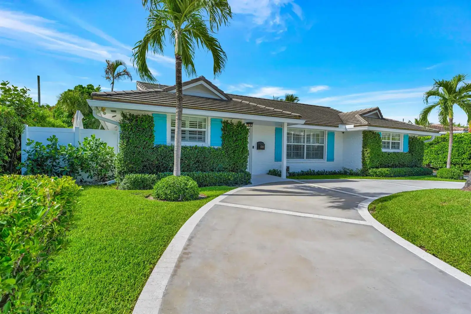 136 WORTH Court S, West Palm Beach FL 33405