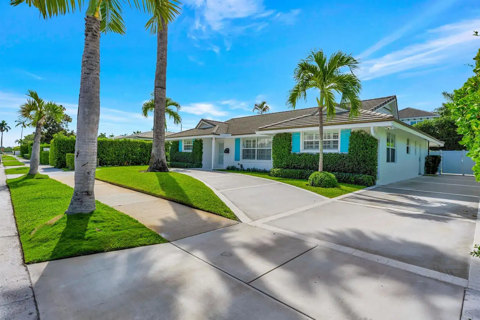 136 WORTH Court S, West Palm Beach FL 33405 photo 3
