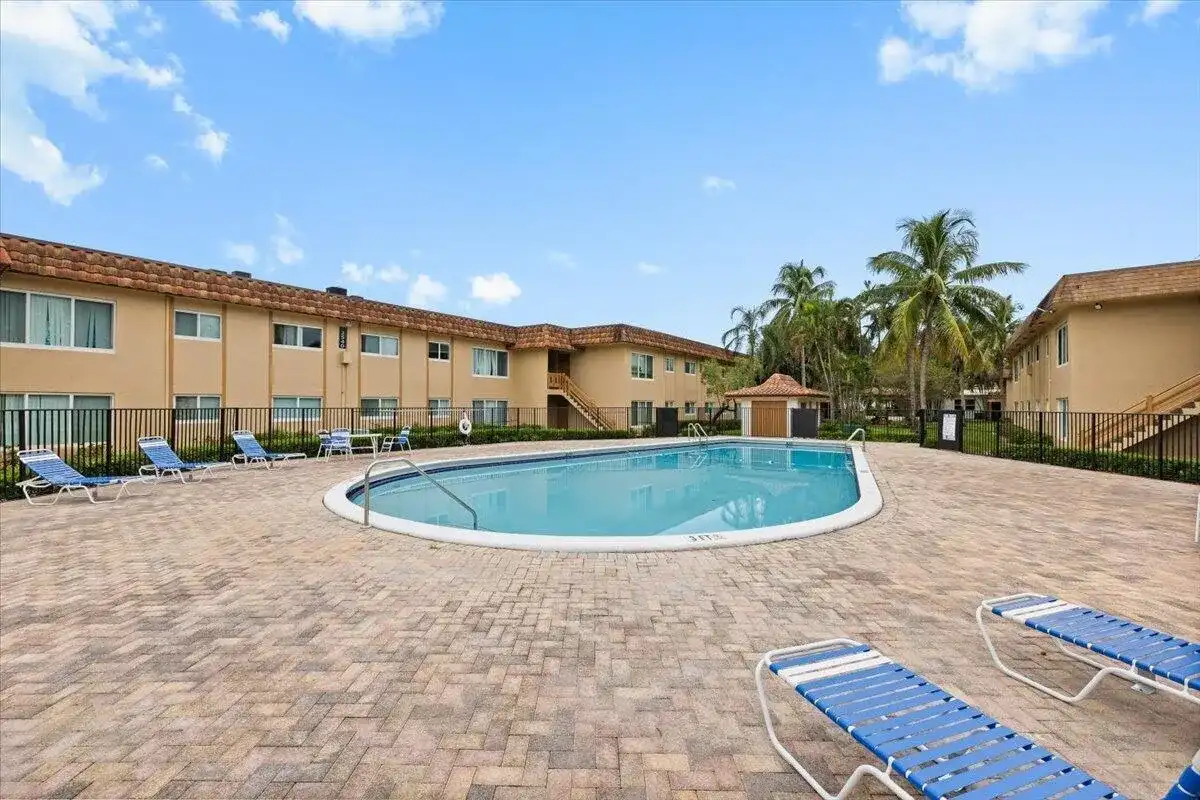 2531 NW 39th Terrace # 202, Lauderdale Lakes FL 33311
