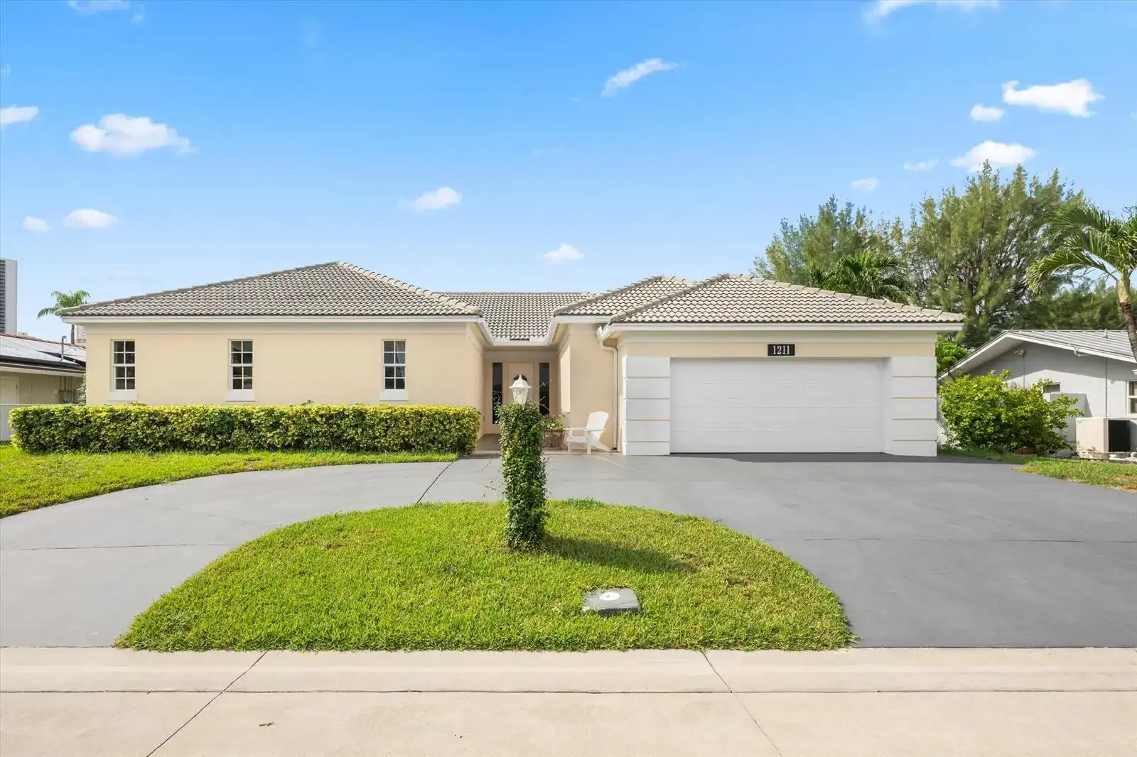 1211 SINGER Drive, Singer Island FL 33404