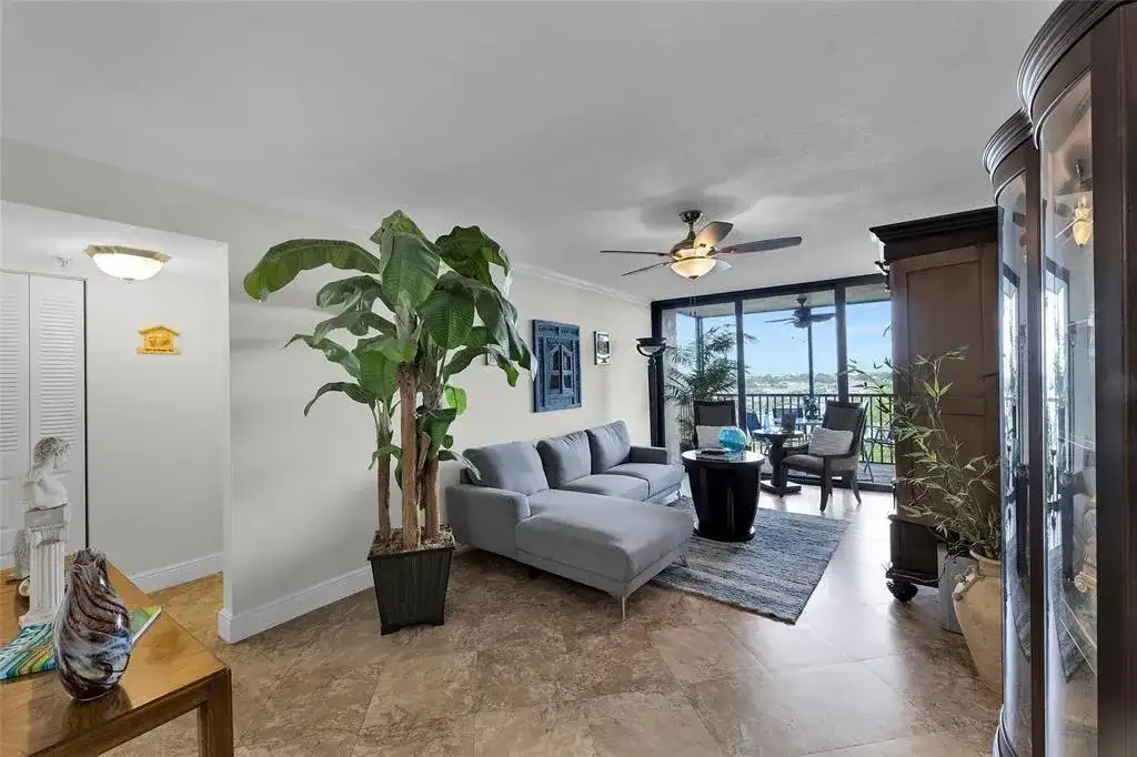 105 LAKE EMERALD Drive # 711, Oakland Park FL 33309
