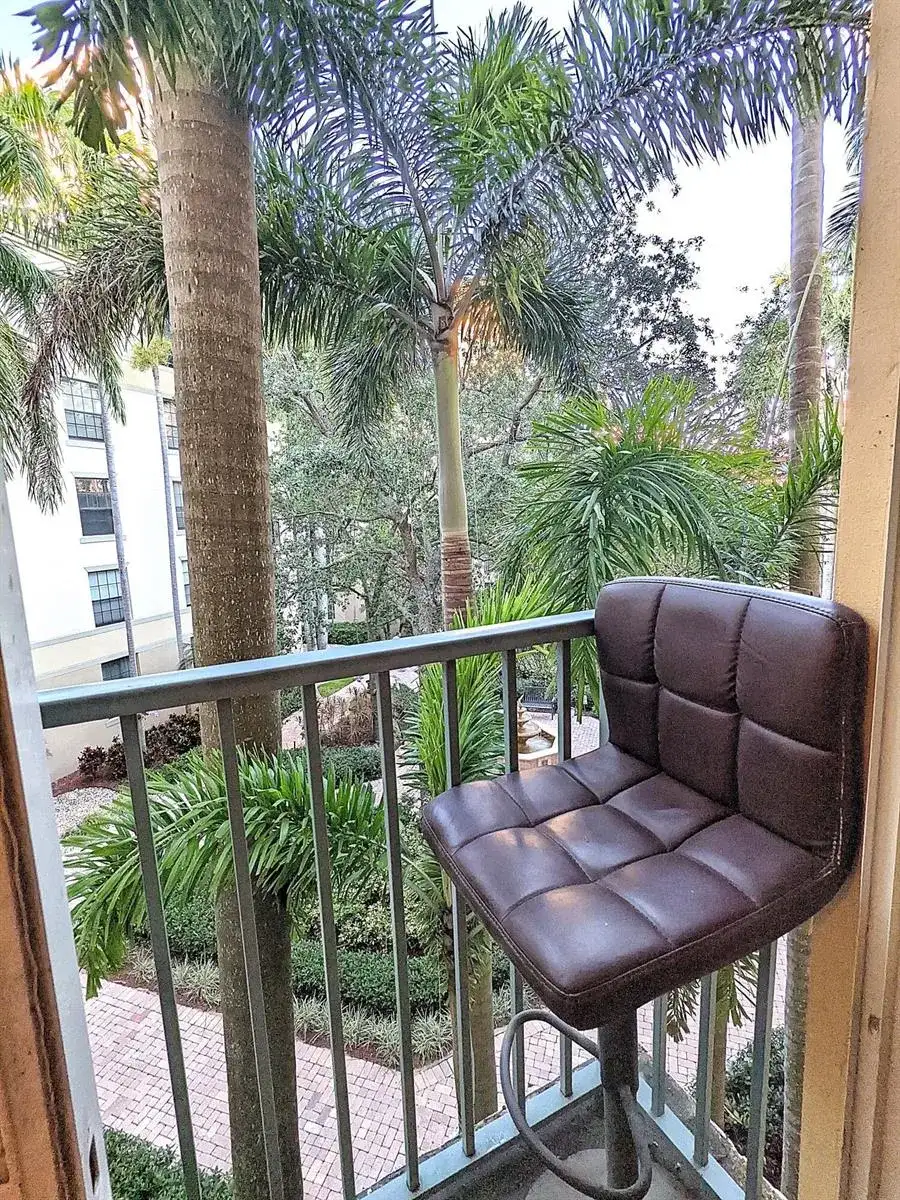 630 S SAPODILLA Avenue # 308, West Palm Beach FL 33401 photo 5