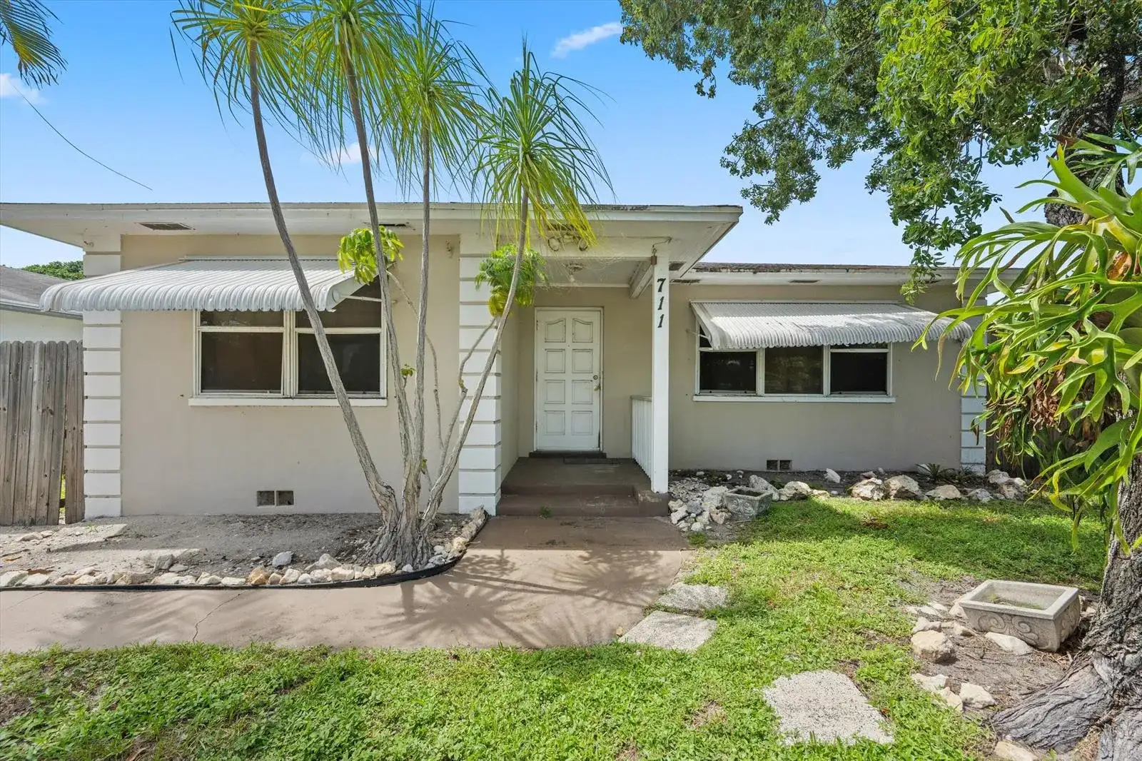 711 E COAST Avenue, Lantana FL 33462 photo 2