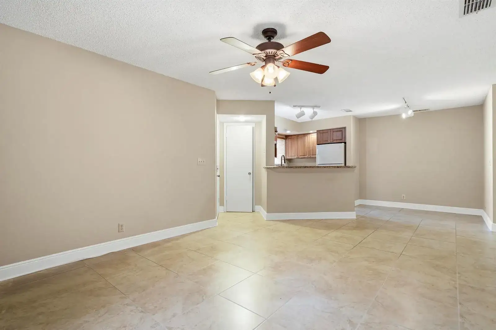 3350 PINEWALK Drive N # 1411, Margate FL 33063 photo 3