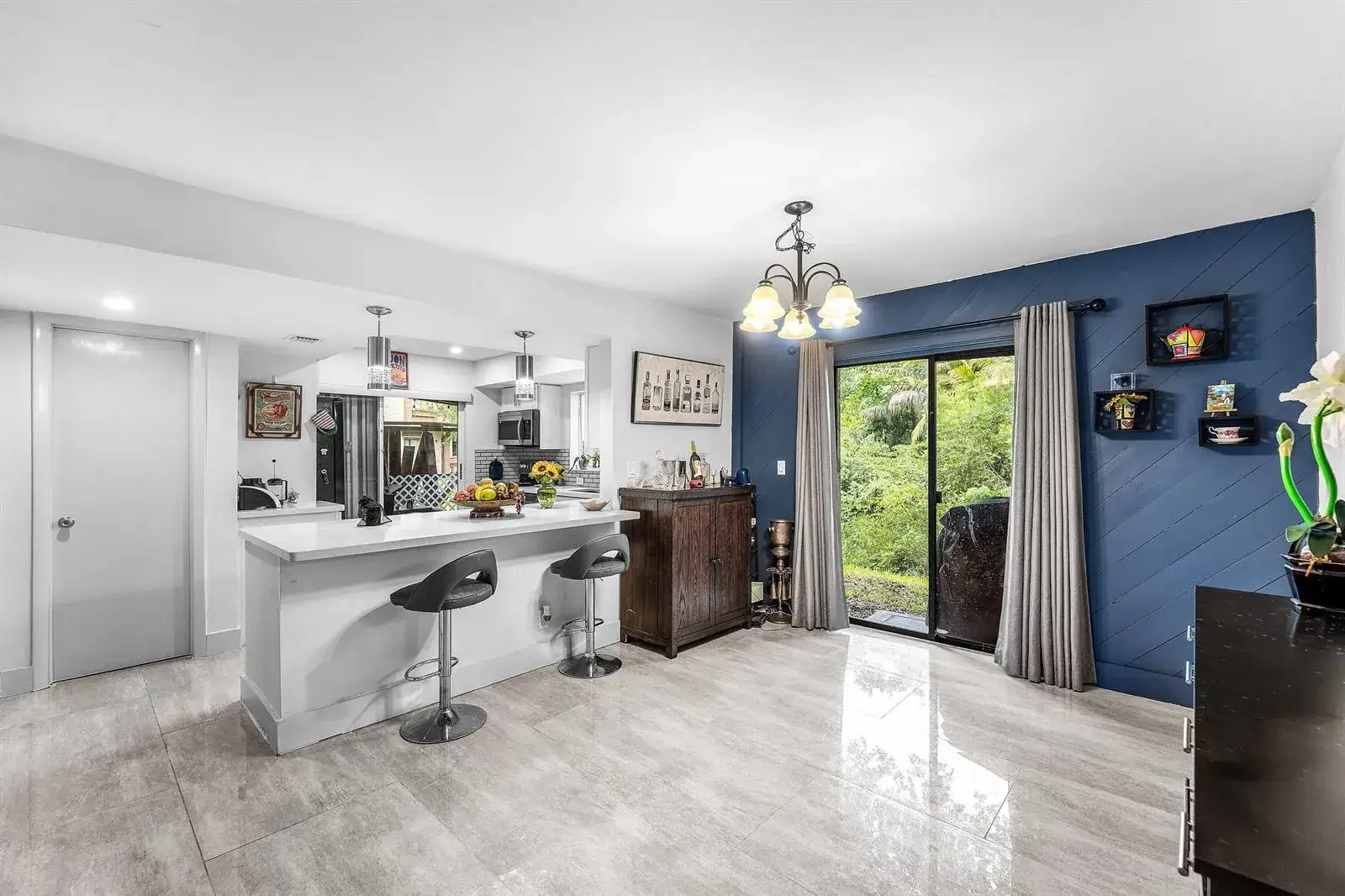 209 Wimbledon Lakes Drive, Plantation FL 33324 photo 2
