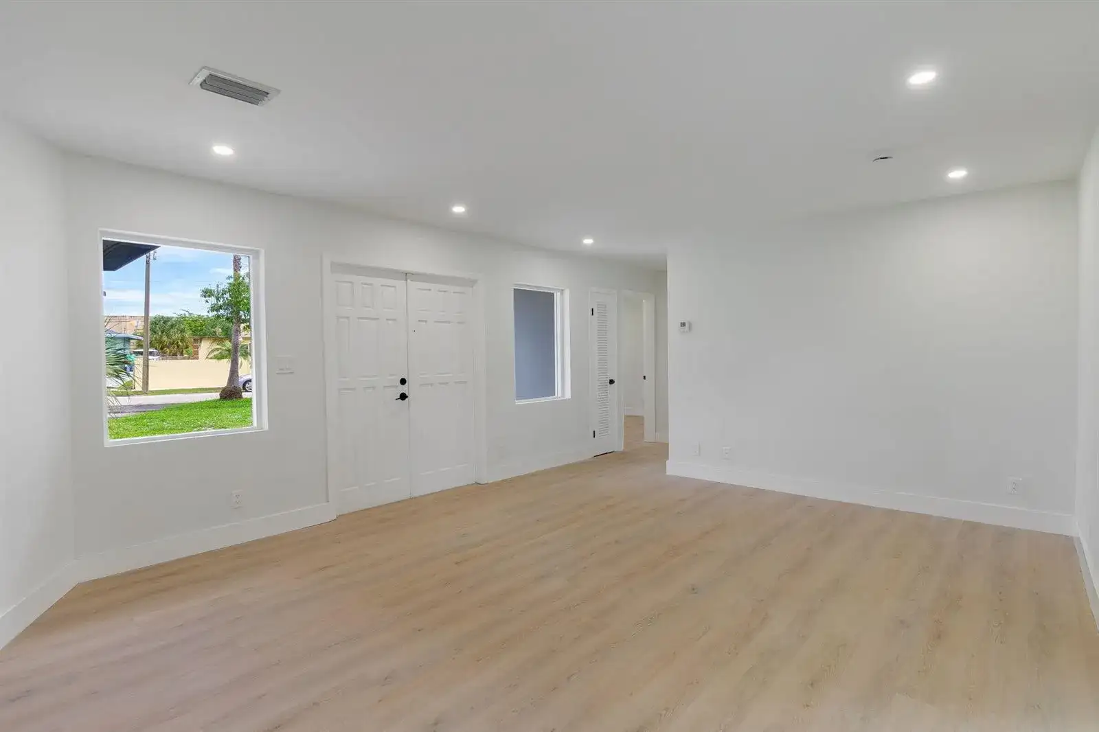 413 N WARE Drive, West Palm Beach FL 33409 photo 4