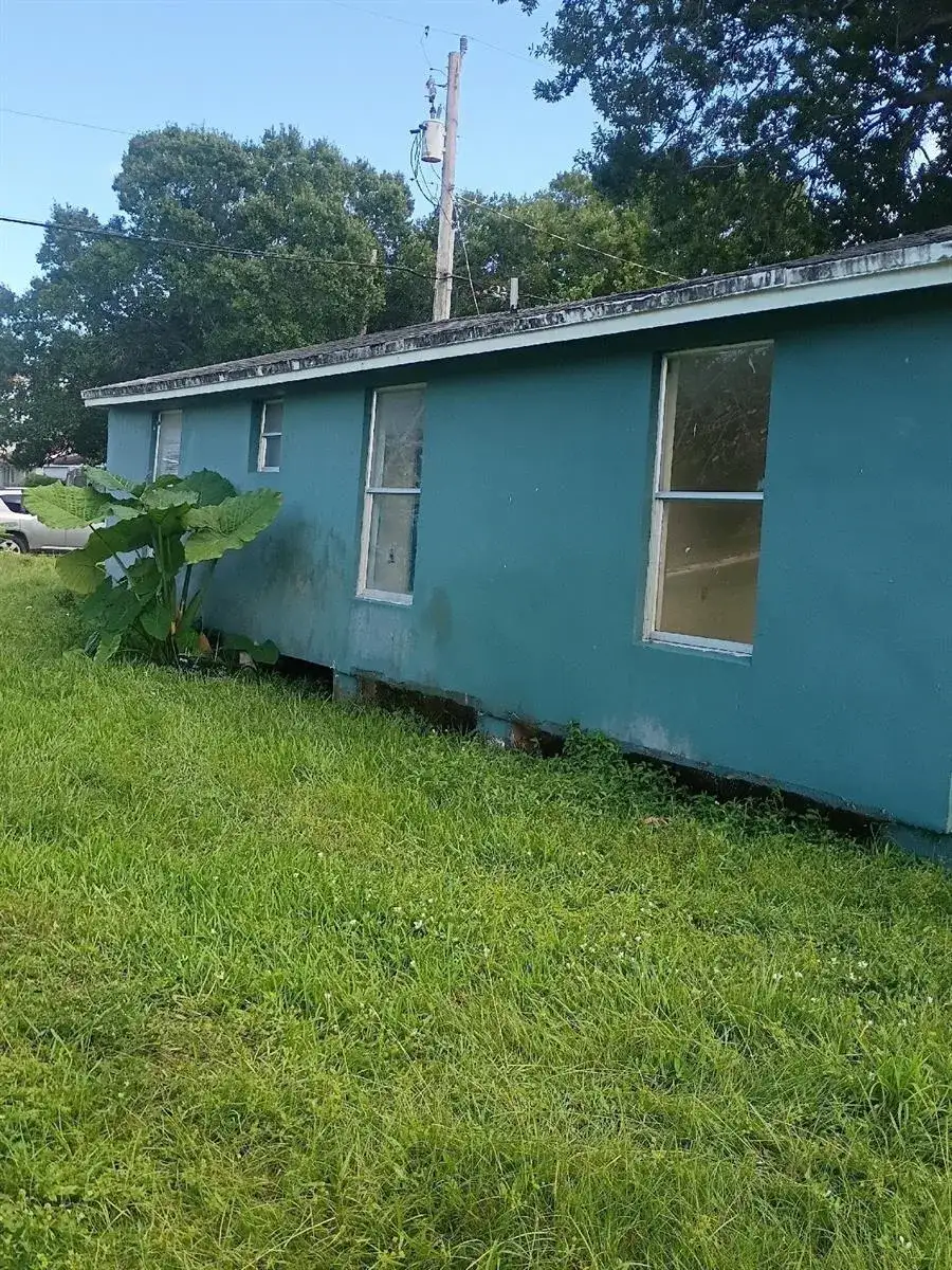 703 Dundas Court, Fort Pierce FL 34950 photo 4
