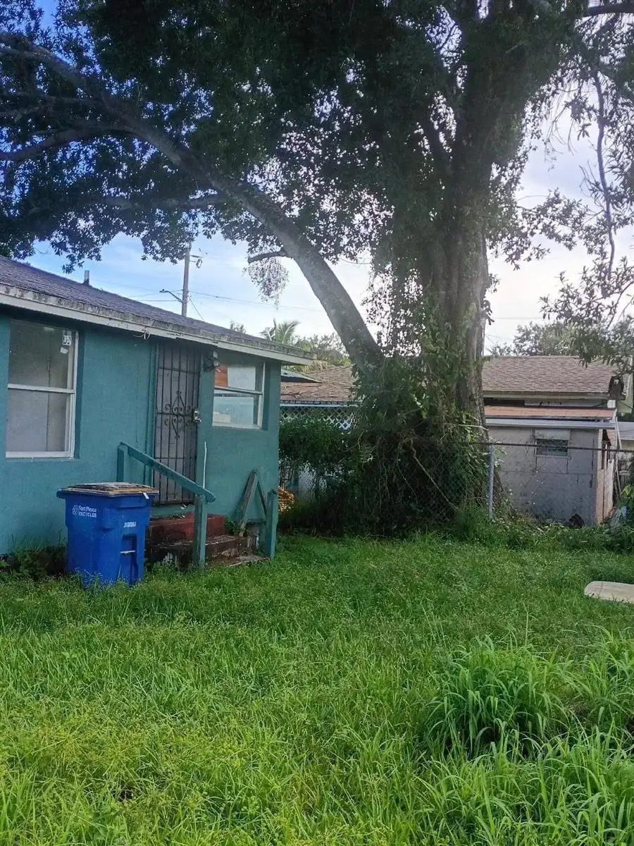 703 Dundas Court, Fort Pierce FL 34950 photo 5