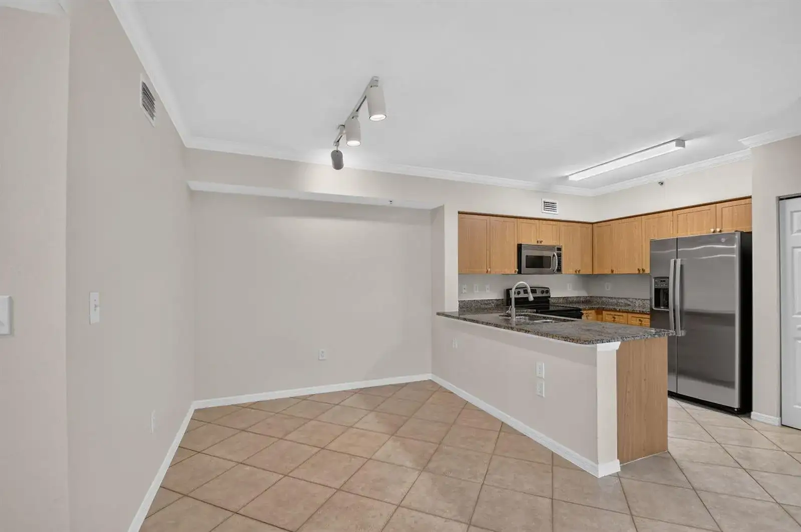 6370 EMERALD DUNES Drive # 203, West Palm Beach FL 33411 photo 3