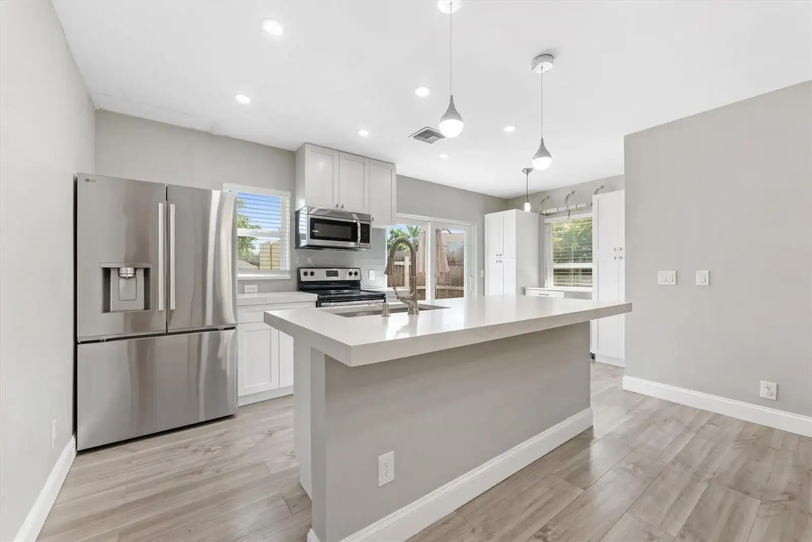 191 SE 1st Circle, Boynton Beach FL 33435 photo 2
