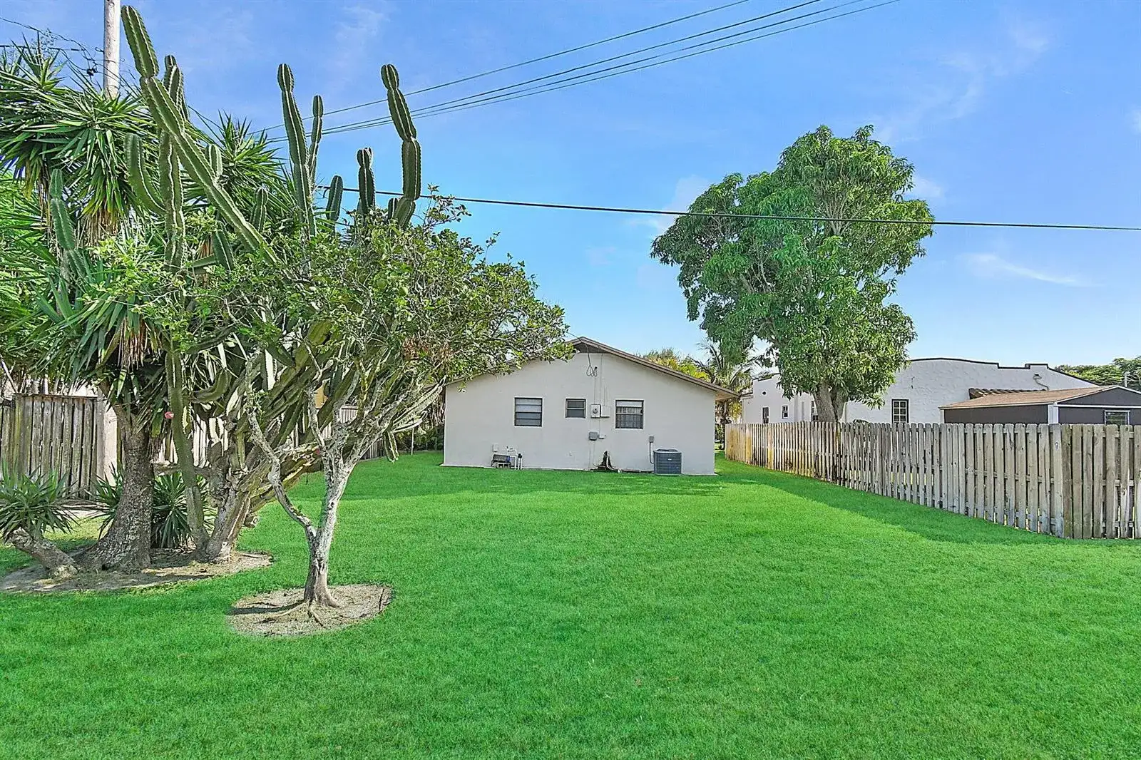 519 EVERGREEN Drive, Lake Park FL 33403 photo 3