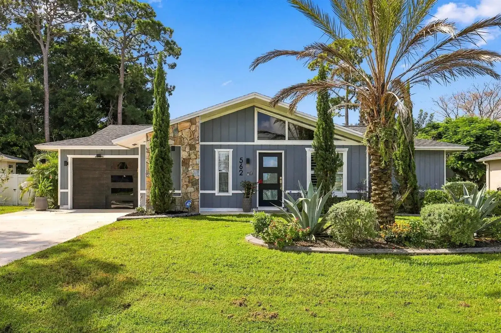562 SW Eyerly Avenue, Port St. Lucie FL 34983