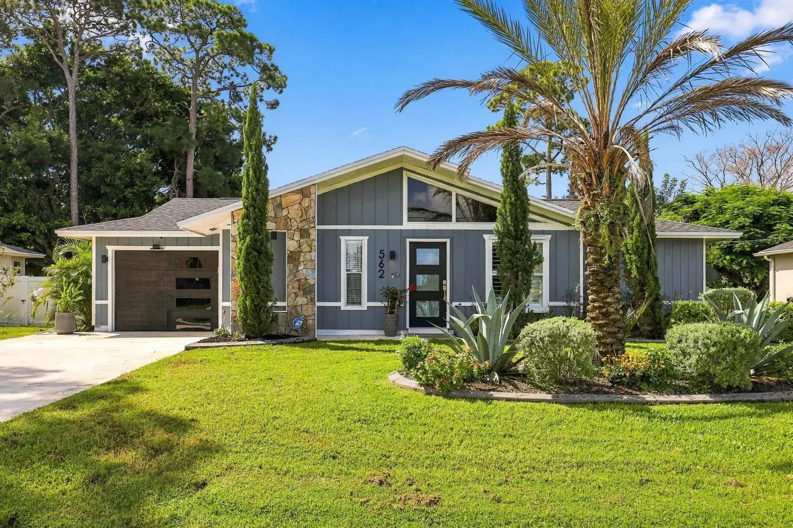 562 SW Eyerly Avenue, Port St. Lucie FL 34983