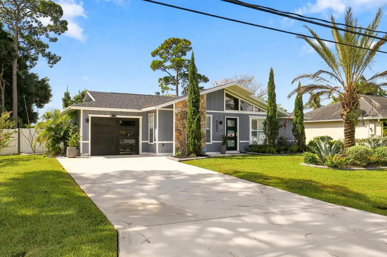 562 SW Eyerly Avenue, Port St. Lucie FL 34983 photo 3