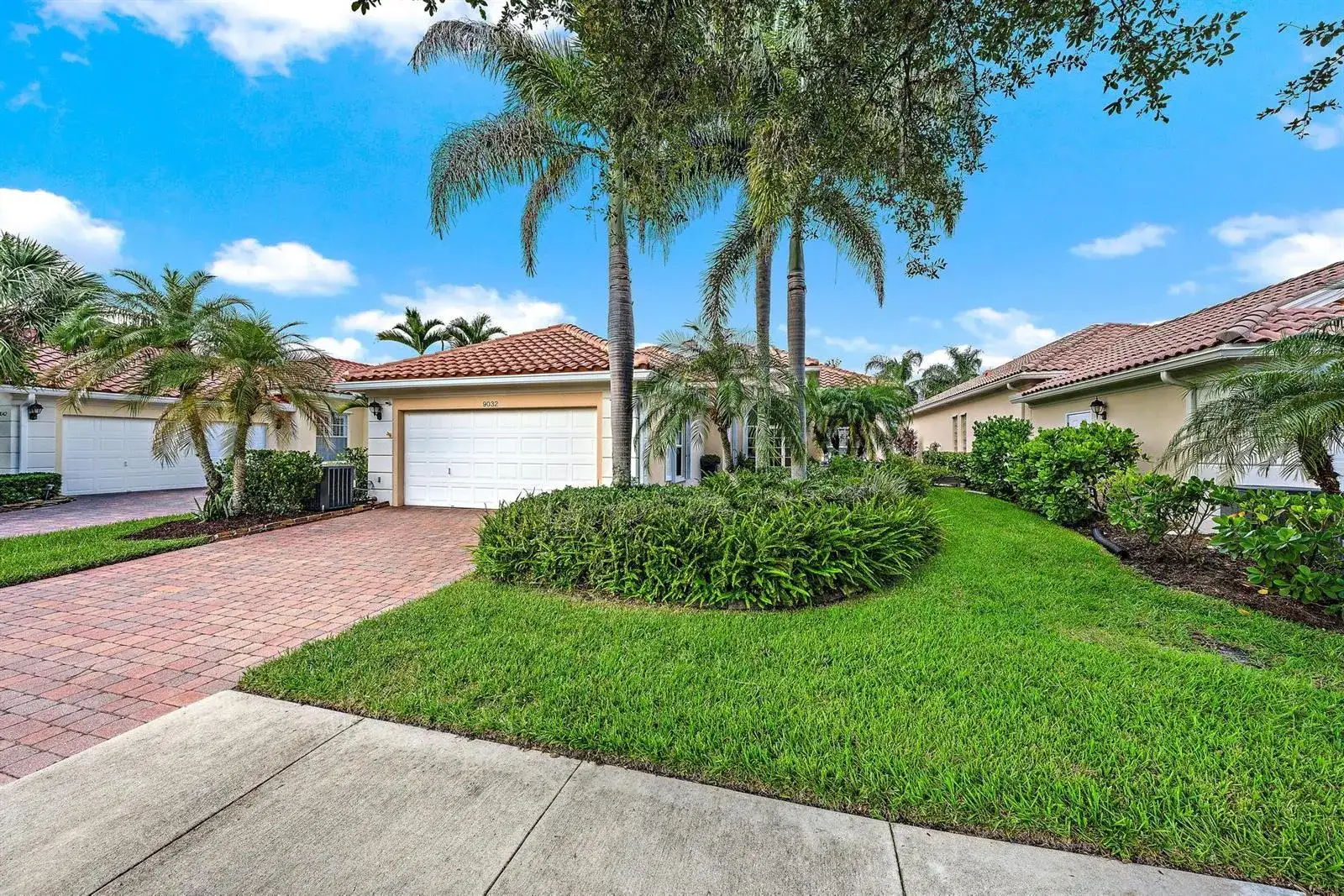 9032 SE Eldorado Way, Hobe Sound FL 33455 photo 2