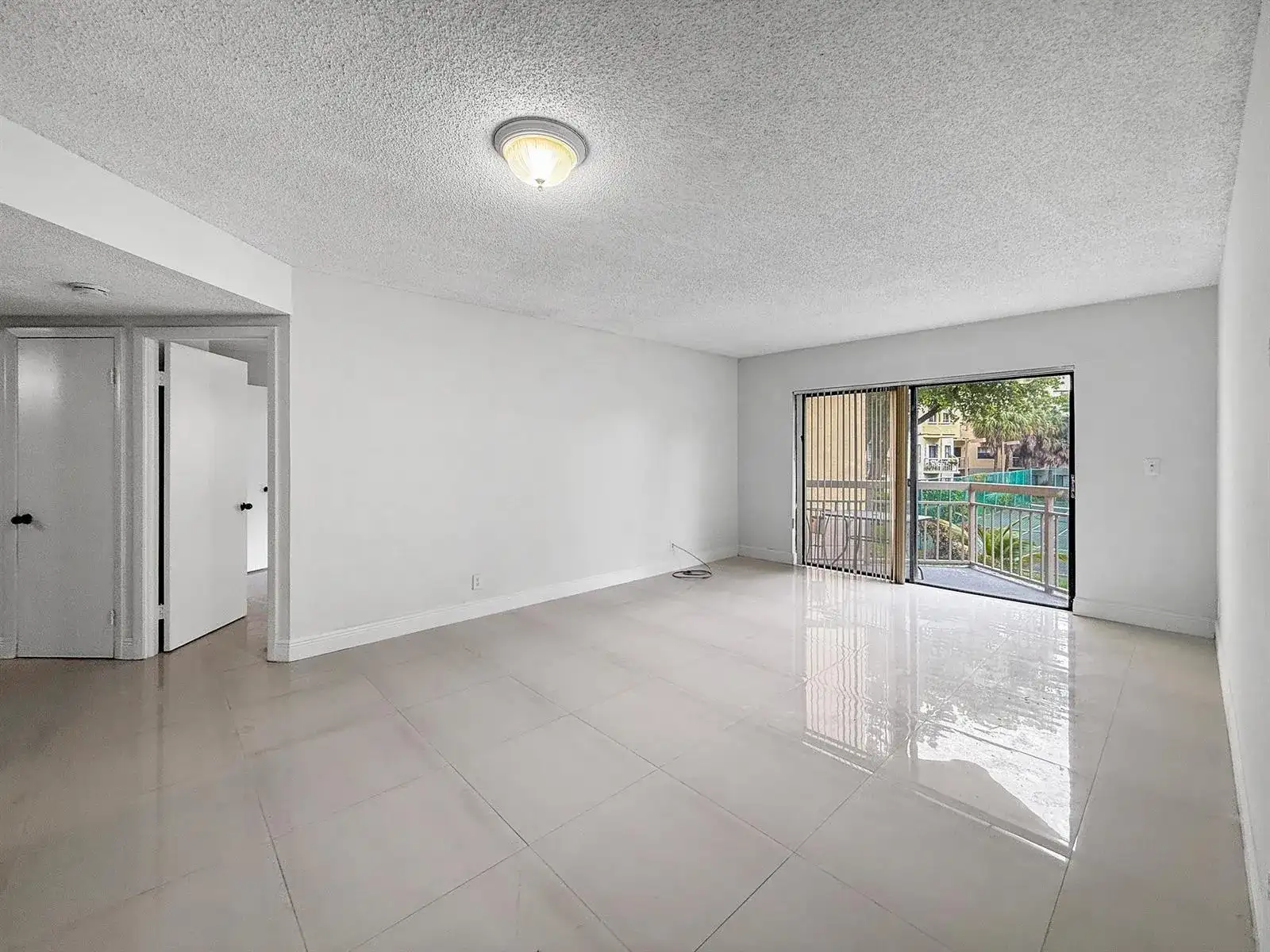 8290 LAKE Drive # 250, Doral FL 33166 photo 4