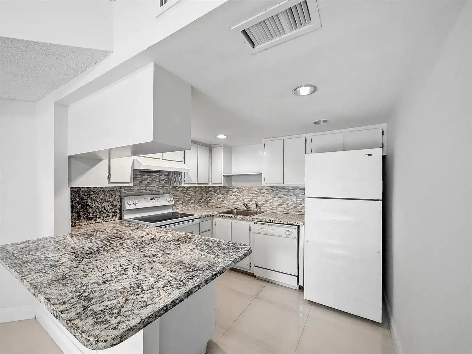 8290 LAKE Drive # 250, Doral FL 33166 photo 5