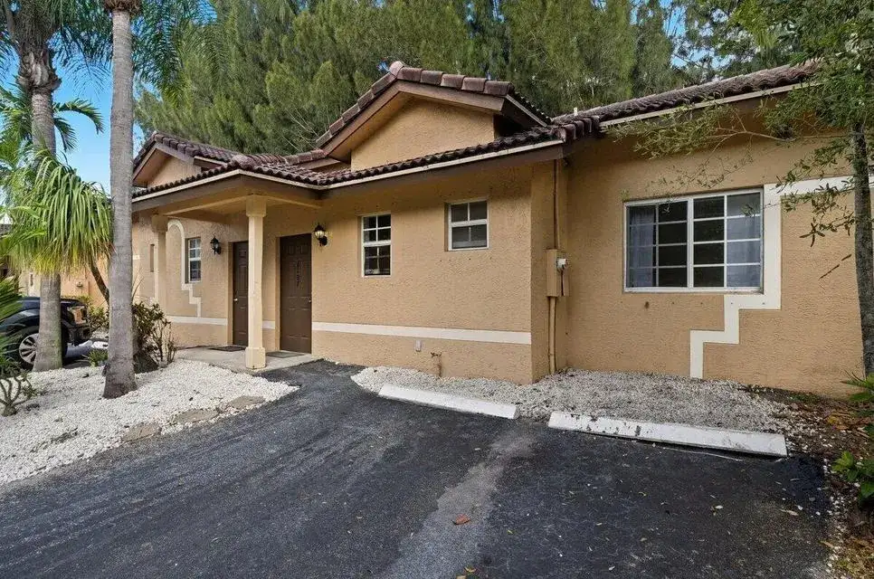 6143 Garden Court, Davie FL 33314 photo 2