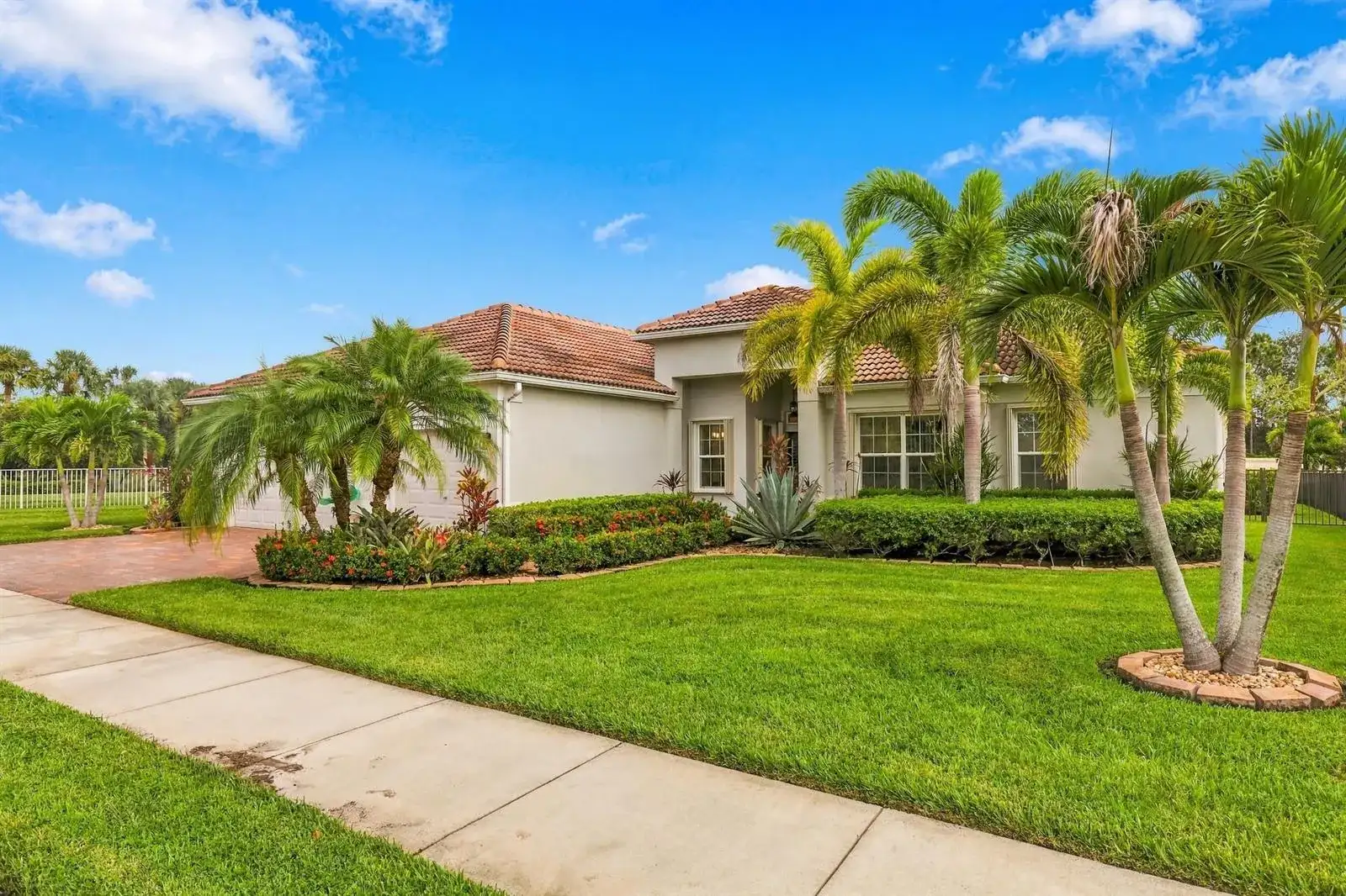 11490 SW AVENTINO Drive, Port St. Lucie FL 34987 photo 4