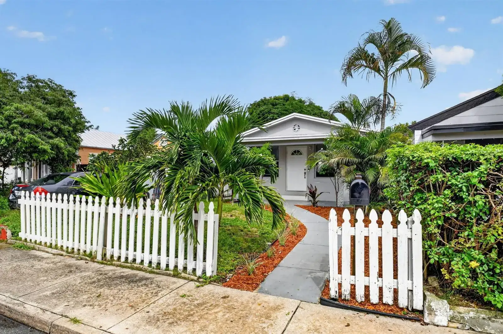 504 N E Street, FL 33460 photo 3