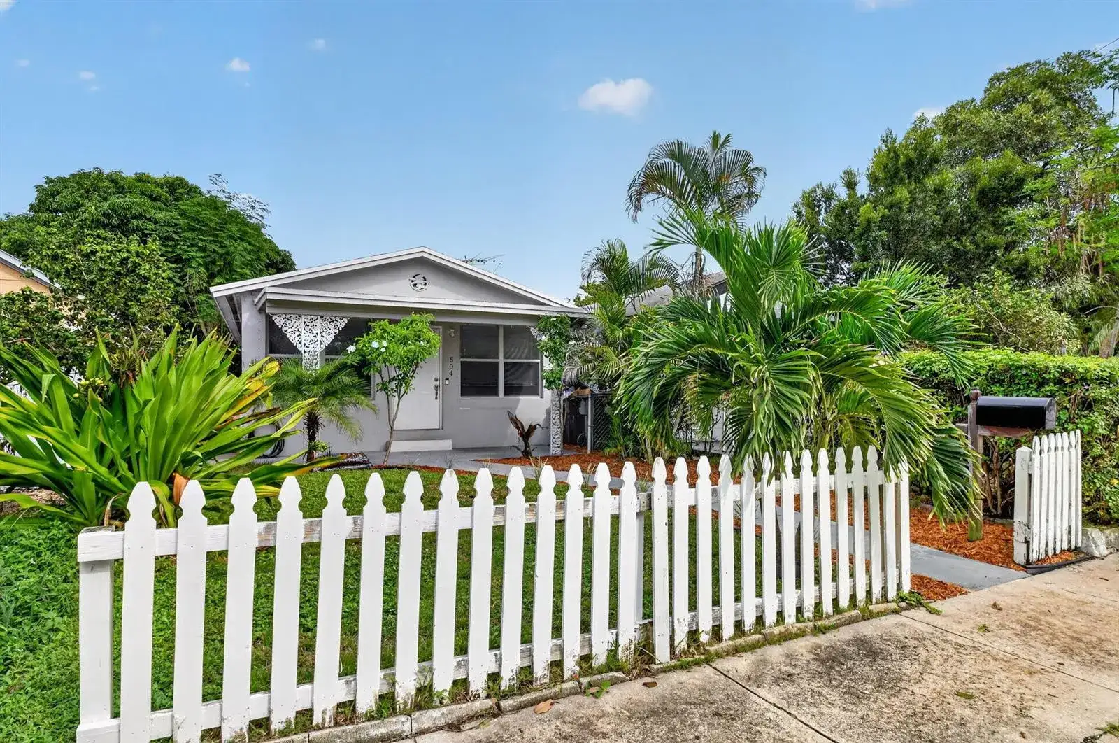 504 N E Street, FL 33460 photo 4
