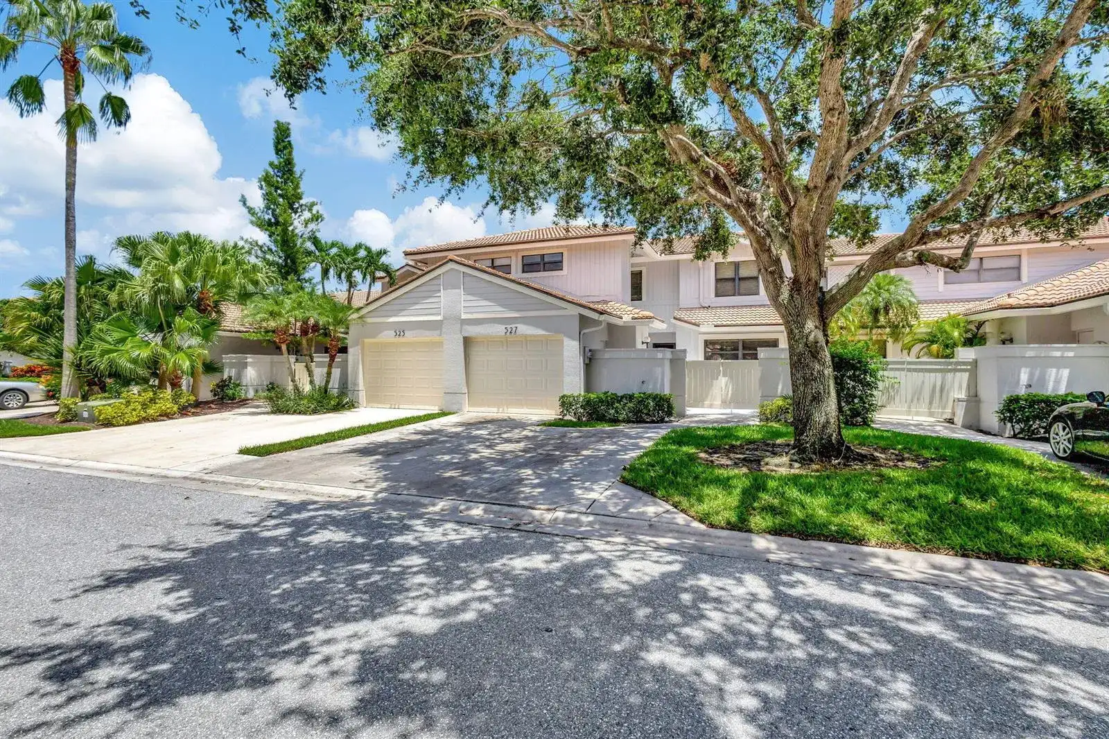 527 Prestwick Circle, Palm Beach Gardens FL 33418 photo 2