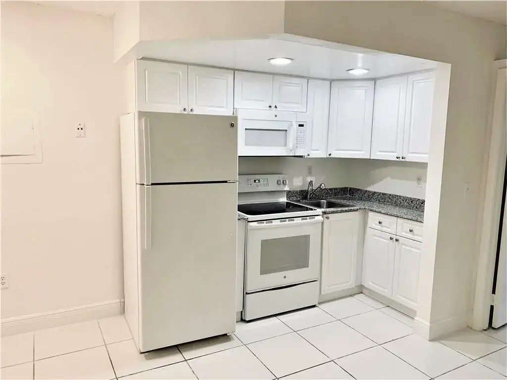 19455 NE 10 Avenue # 121, North Miami Beach FL 33179