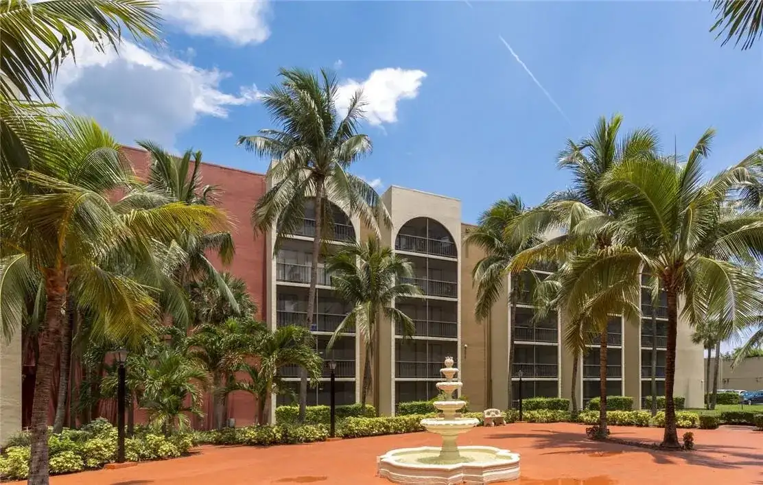 19455 NE 10 Avenue # 318, North Miami Beach FL 33179 photo 4
