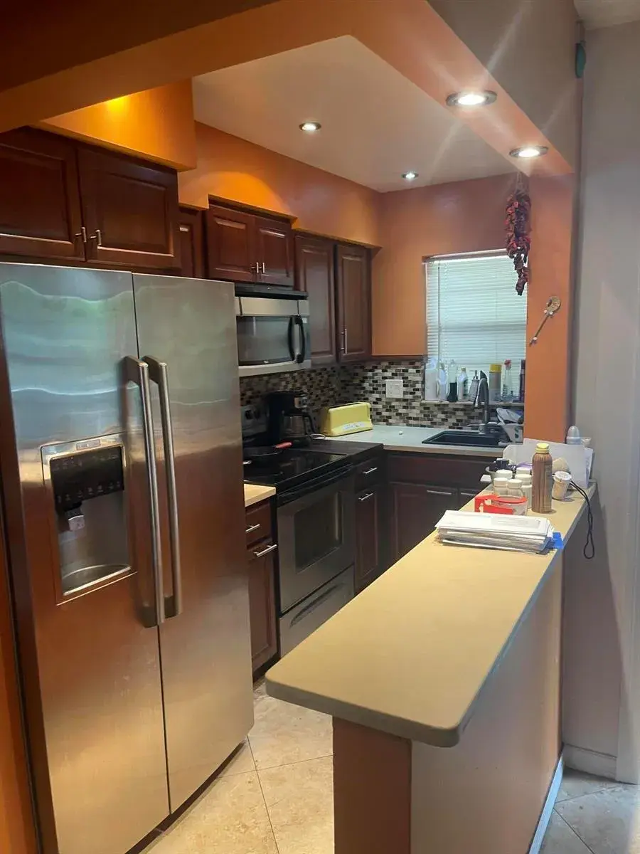 1700 Cleveland Street Apt 204, Hollywood FL 33020