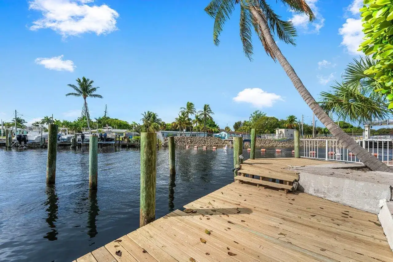 638 Shore Drive, Boynton Beach FL 33435 photo 4