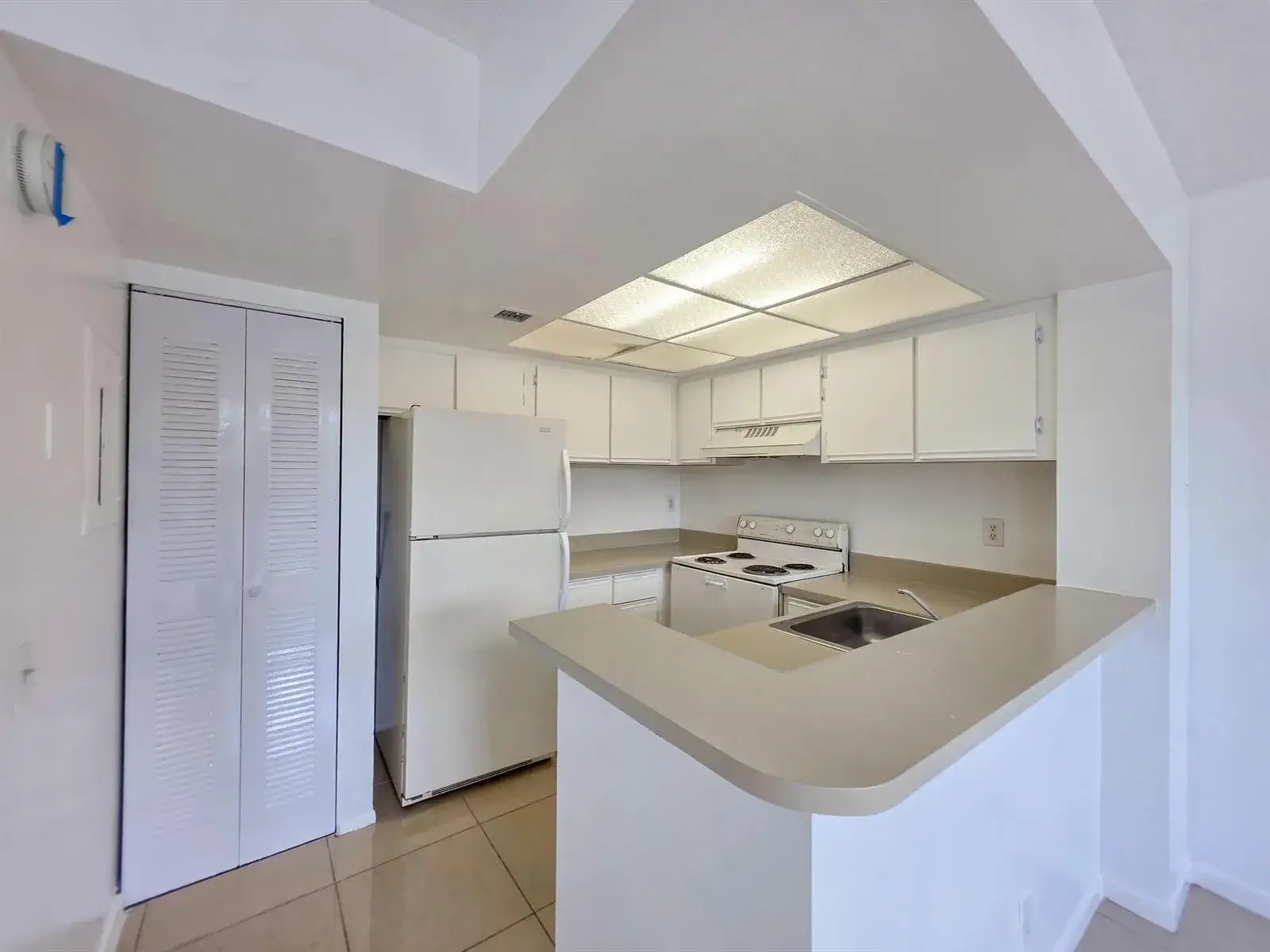 708 EXECUTIVE CENTER Drive # 12, West Palm Beach FL 33401