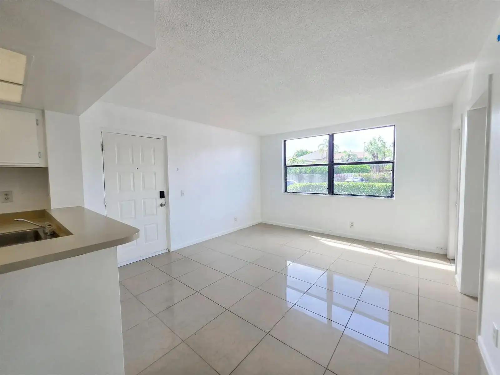 708 EXECUTIVE CENTER Drive # 12, West Palm Beach FL 33401 photo 4