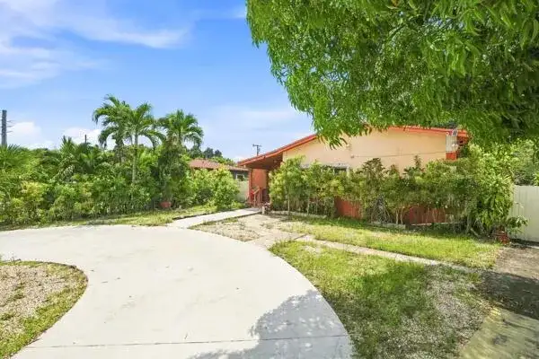 1320 NE 135TH Street, North Miami FL 33161 photo 2