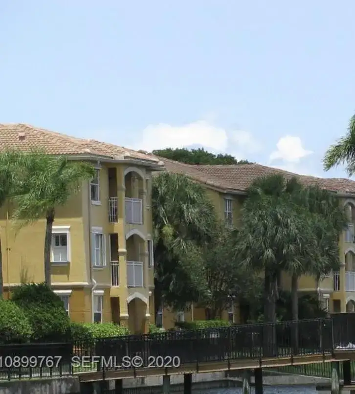 155 NW 96TH Terrace apt 302, Pembroke Pines FL 33024 photo 4