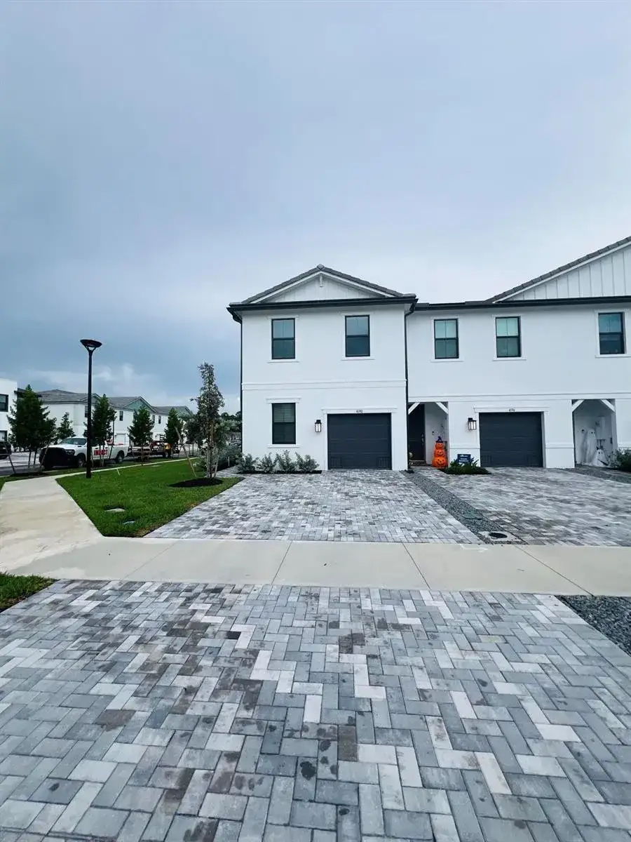 4190 EFENDI, Lantana FL 33462 photo 2